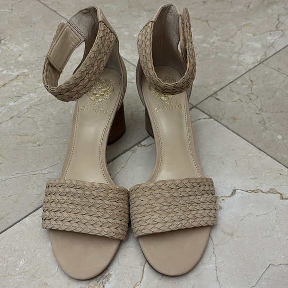 😍NEW 💕💕💕Vince Camuto Jedina Woven  Leather Dress Sandals 3" heels - Picture 1 of 7